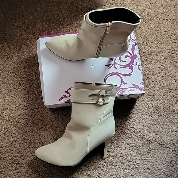 Shoes - Picture 2 of 4